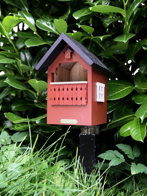 510018_wg251_balcony_nesting_box_red_white_yellow_high_res-small_3_.jpg